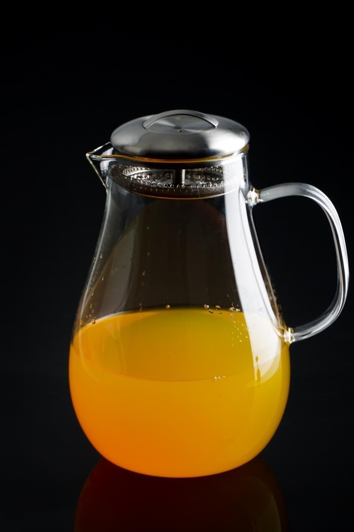 11136 Metal Kapaklı Oval Cam Sürahi 2000 ml