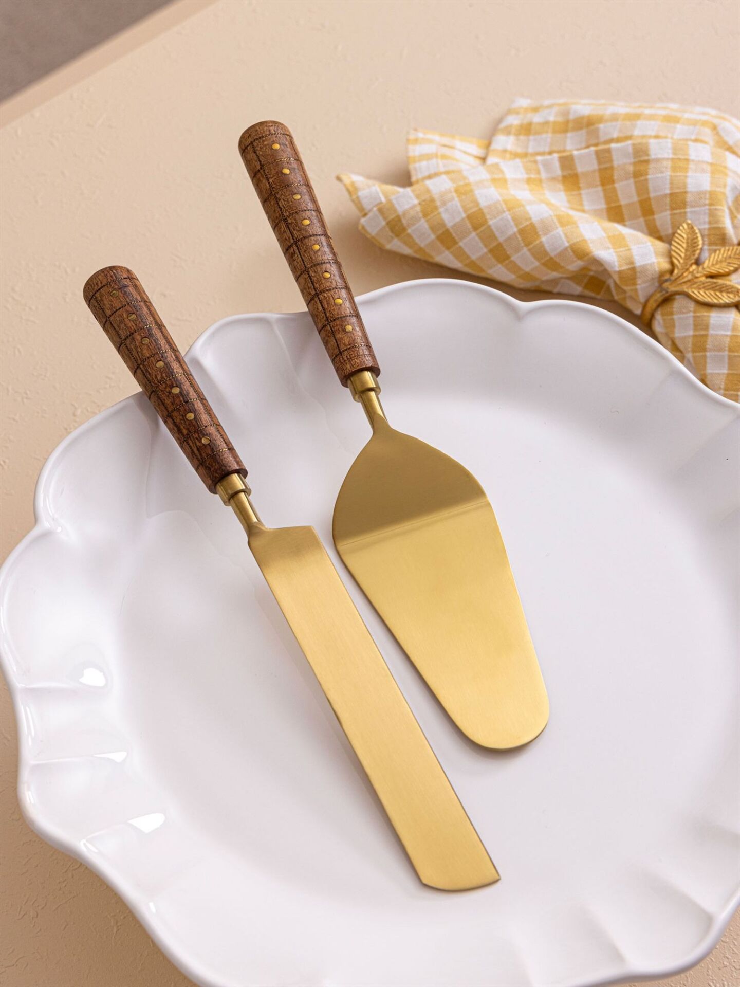 The Mia CKB0271 Wood Pasta Servis Takımı 2 Parça Gold