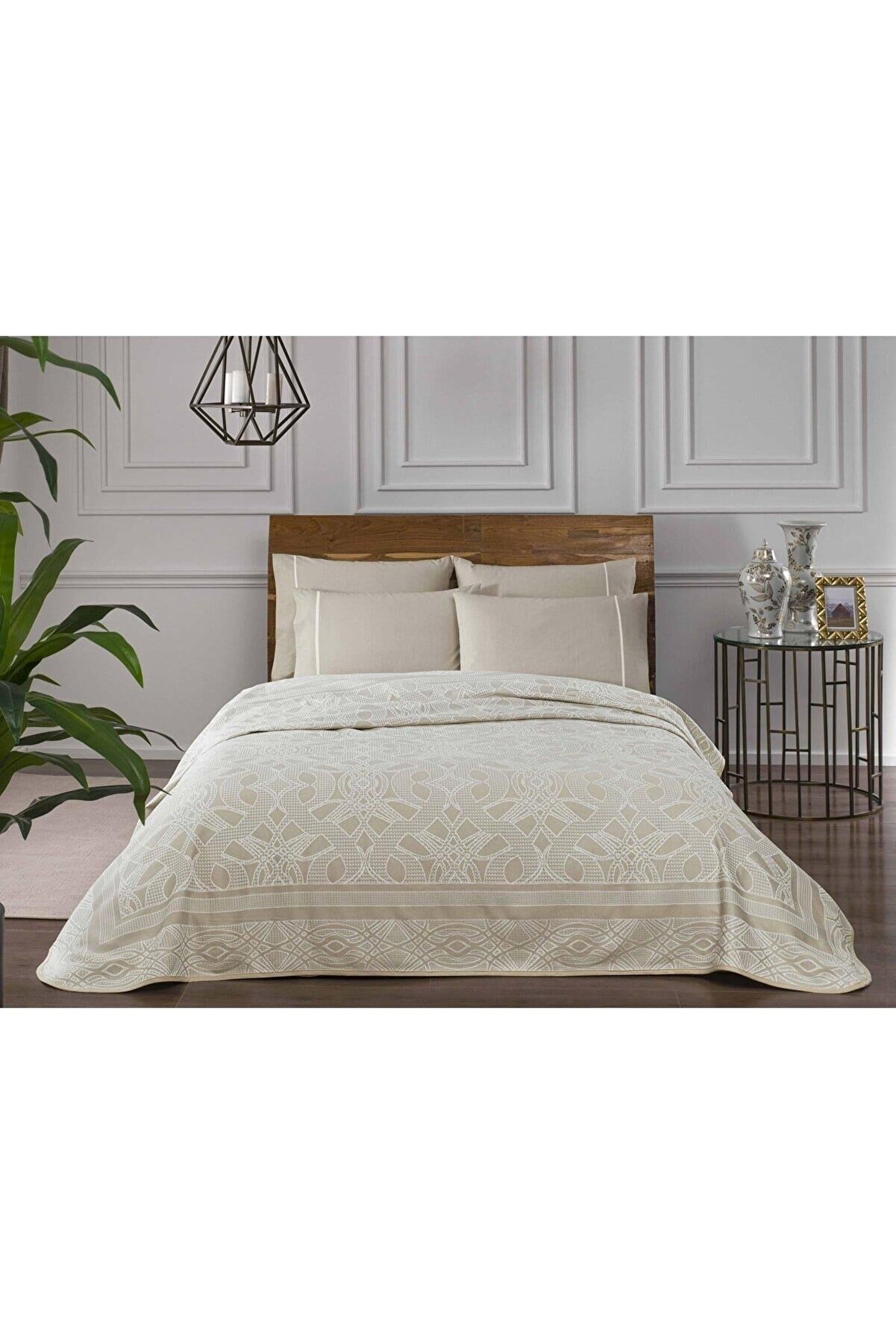 Taç Salice Bej Jakar Pike Takımı Çift Kişilik